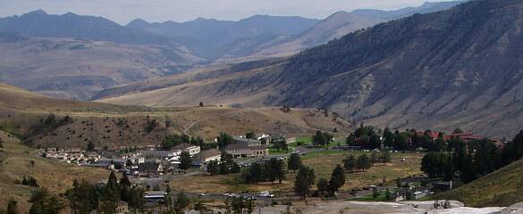 mammoth hot springs 3